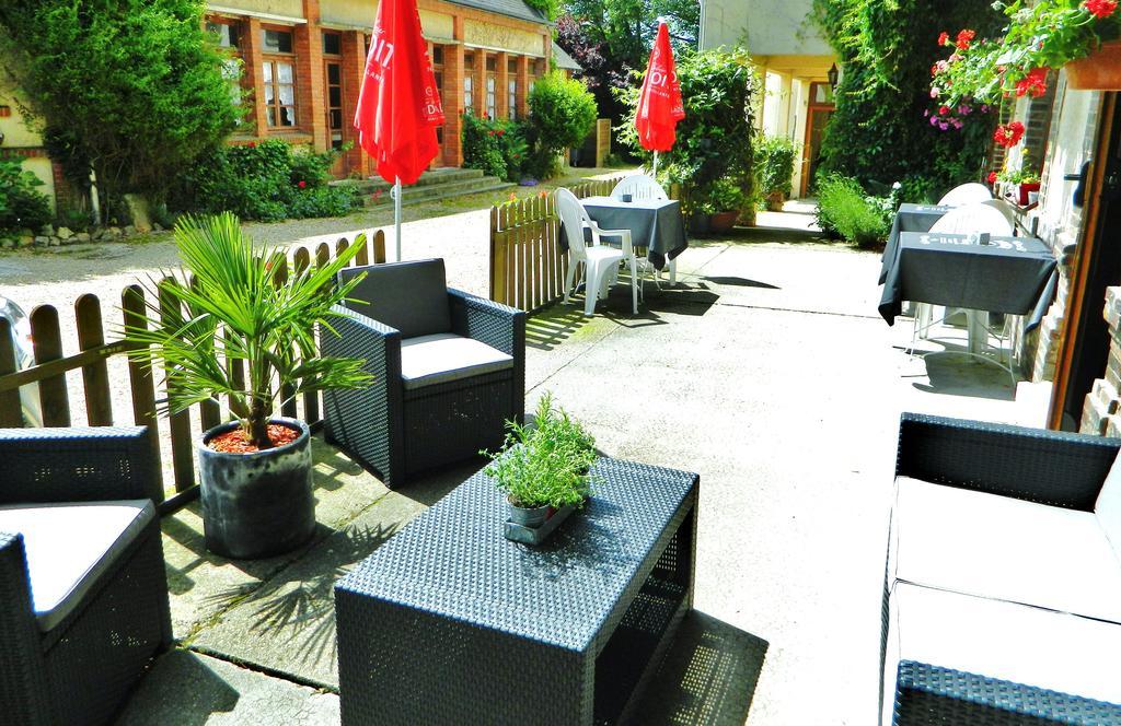 Hotel Restaurant Le Cygne Conches-en-Ouche Екстер'єр фото