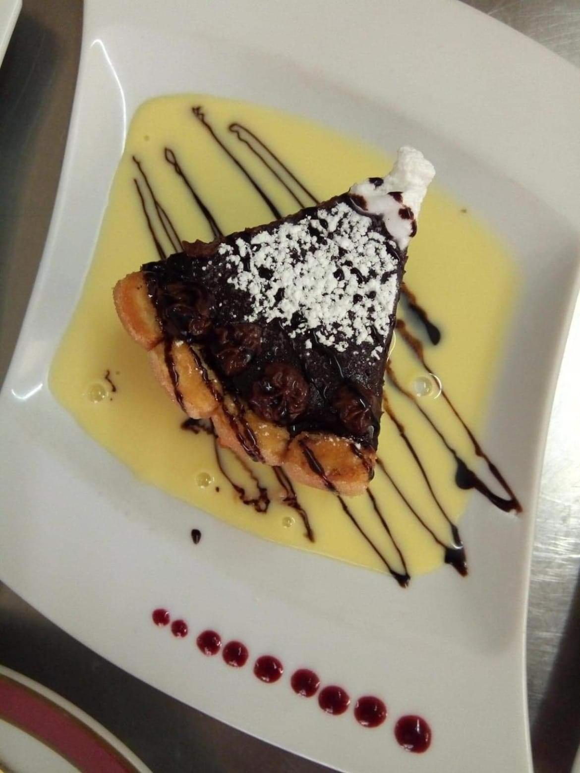 Hotel Restaurant Le Cygne Conches-en-Ouche Екстер'єр фото