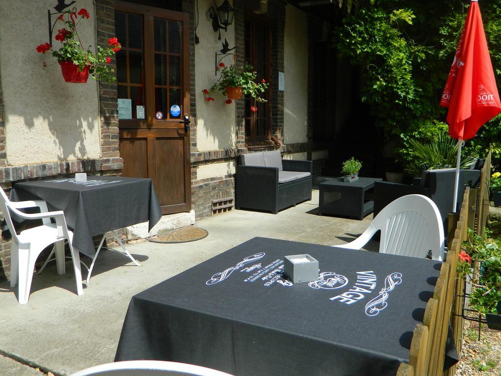 Hotel Restaurant Le Cygne Conches-en-Ouche Екстер'єр фото