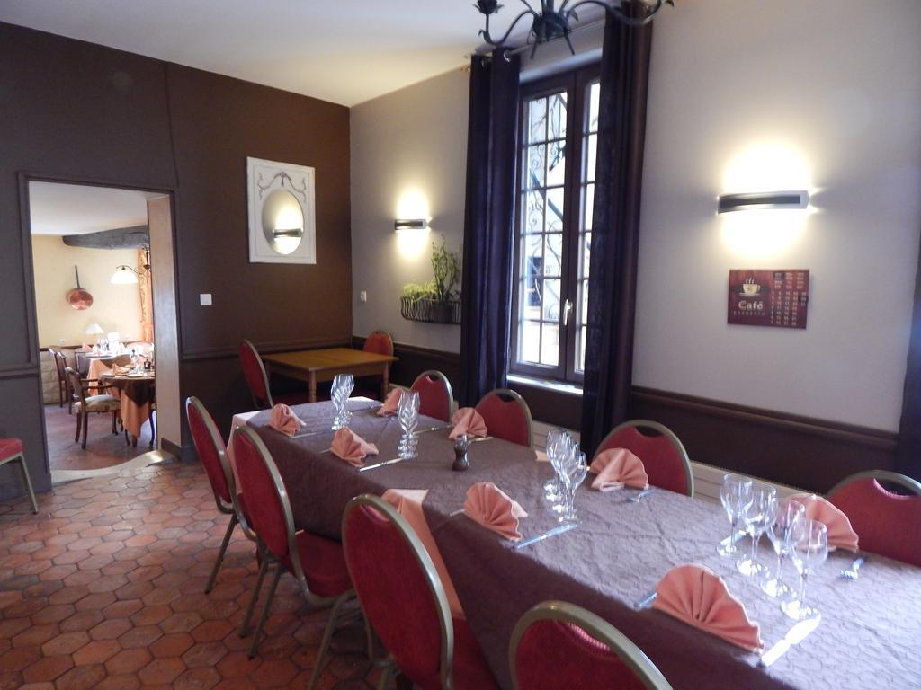 Hotel Restaurant Le Cygne Conches-en-Ouche Екстер'єр фото