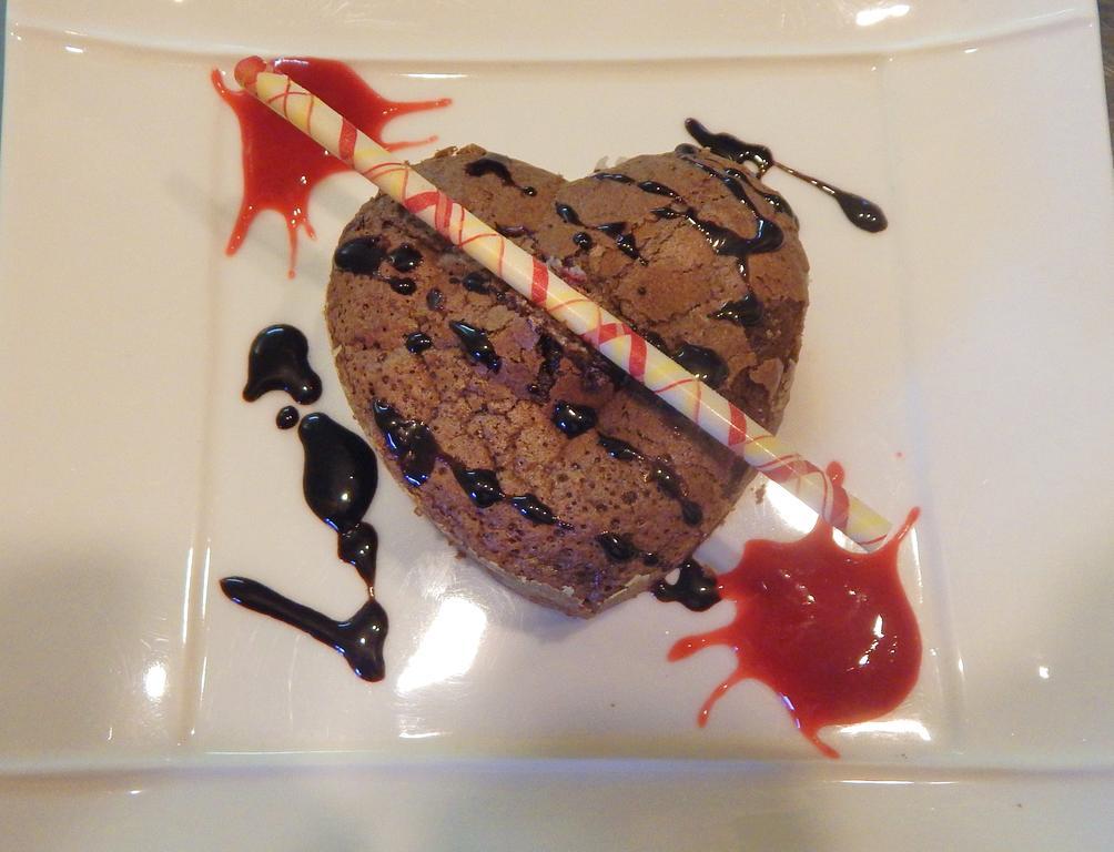Hotel Restaurant Le Cygne Conches-en-Ouche Екстер'єр фото