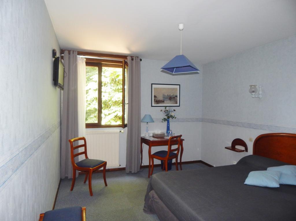 Hotel Restaurant Le Cygne Conches-en-Ouche Екстер'єр фото