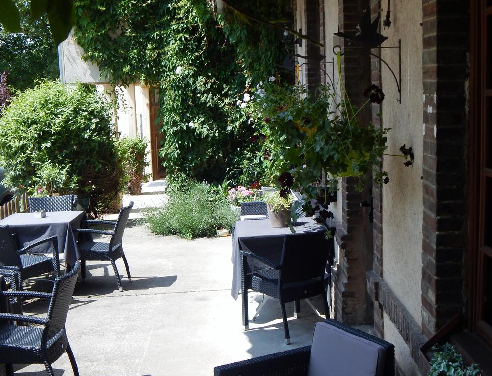 Hotel Restaurant Le Cygne Conches-en-Ouche Екстер'єр фото