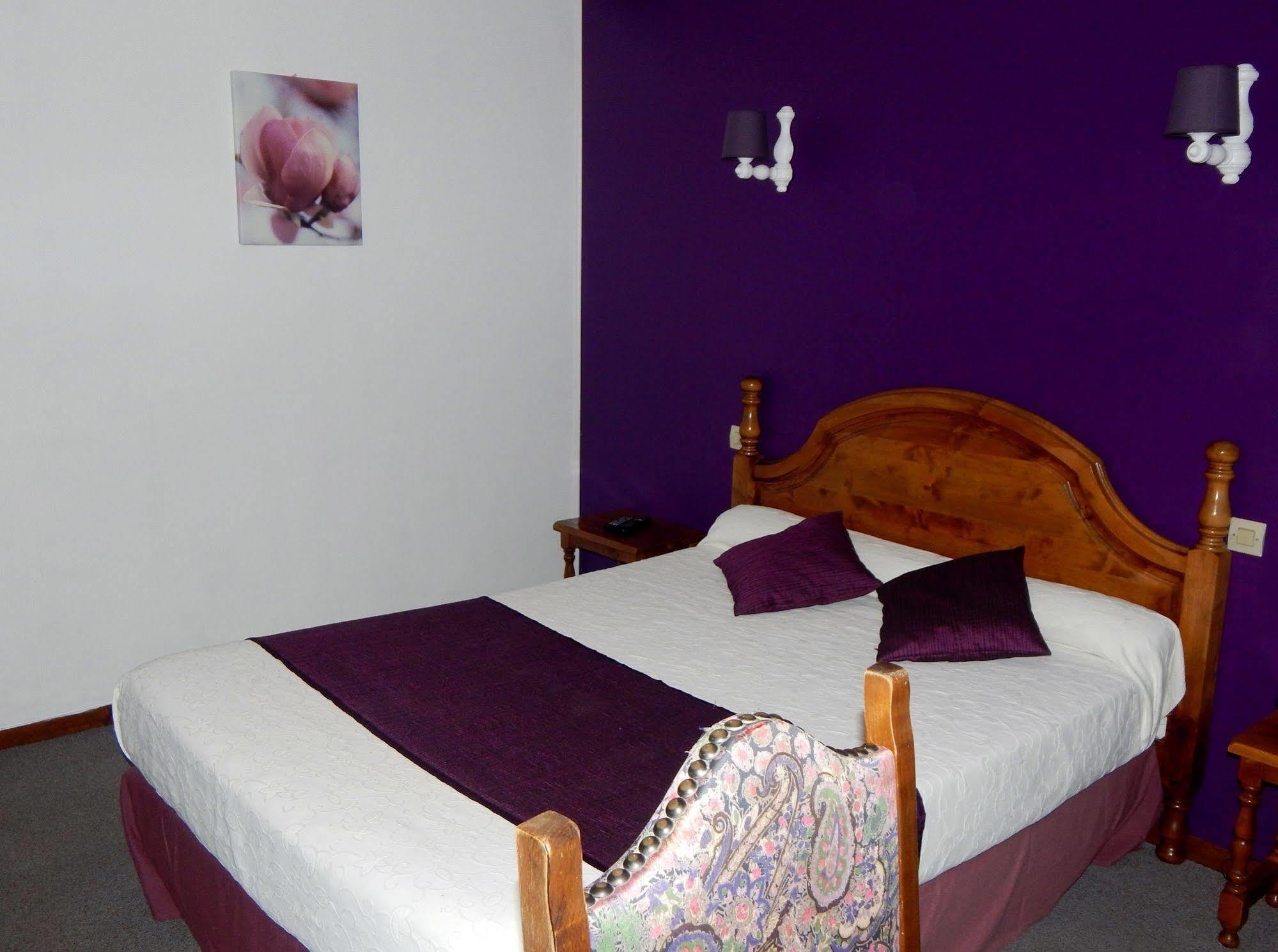 Hotel Restaurant Le Cygne Conches-en-Ouche Екстер'єр фото