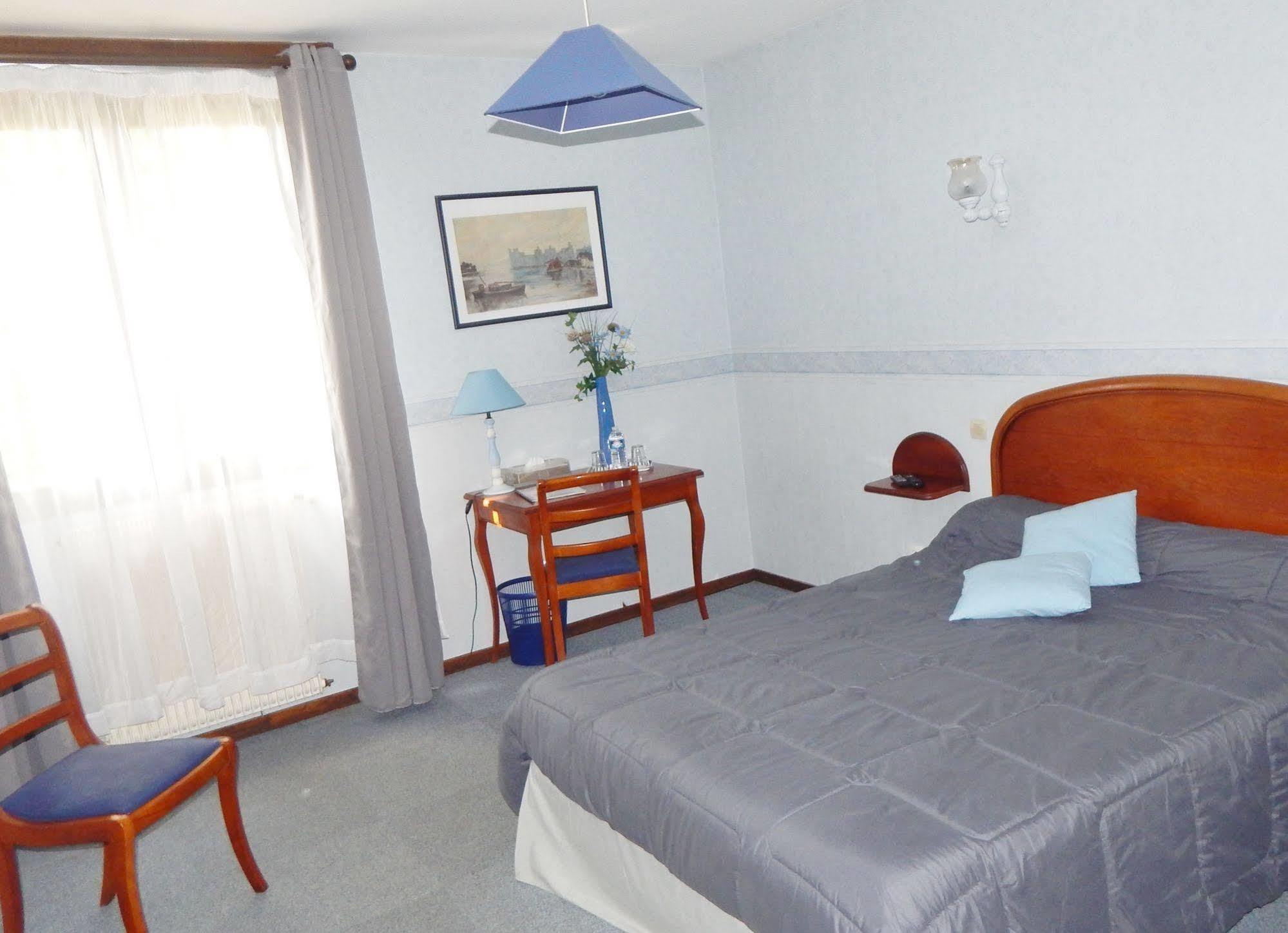 Hotel Restaurant Le Cygne Conches-en-Ouche Екстер'єр фото